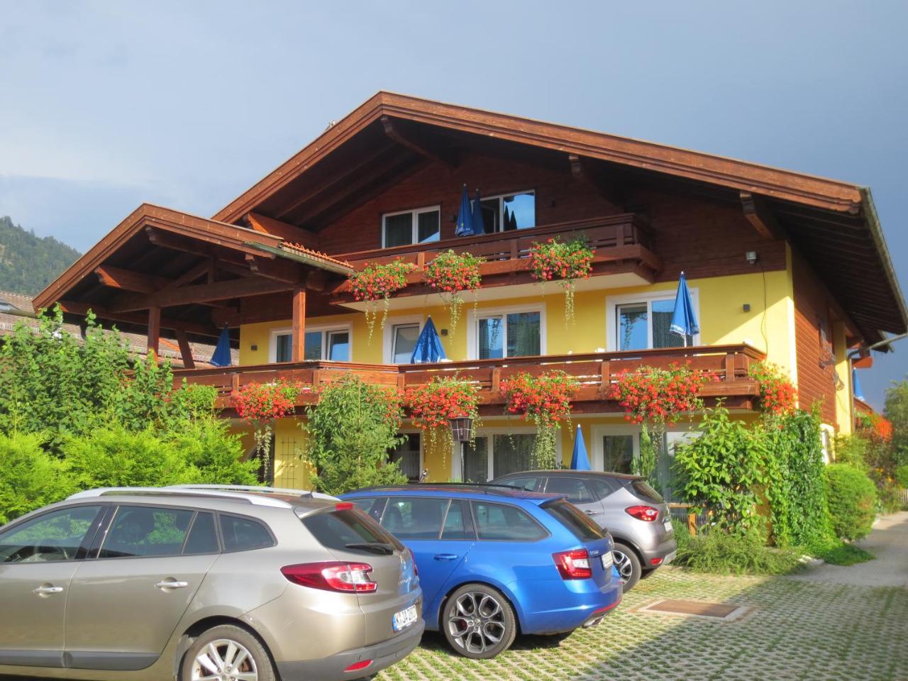 Hotel Alp Inn - Chiemgaukarte Inclusive ルーポルディング エクステリア 写真